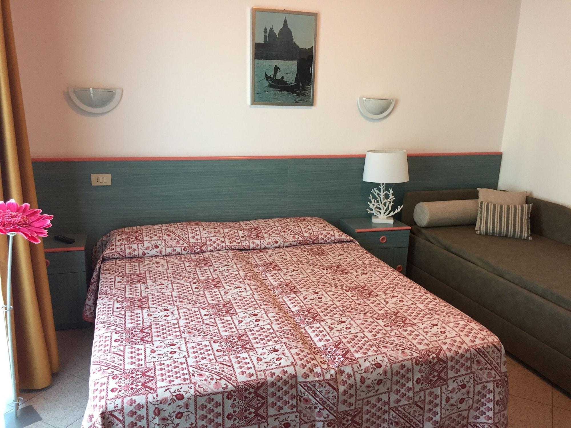 Hotel Storione Лидо ди Йезоло Екстериор снимка