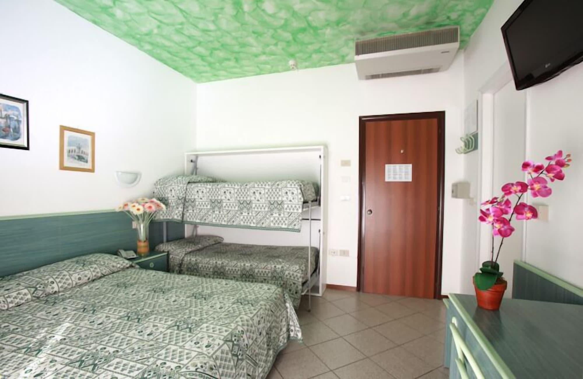 Hotel Storione Лидо ди Йезоло Екстериор снимка
