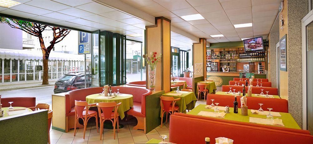 Hotel Storione Лидо ди Йезоло Екстериор снимка