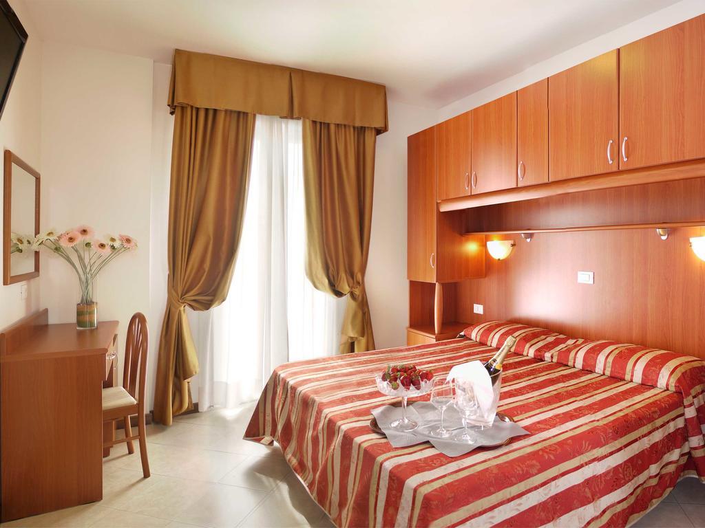 Hotel Storione Лидо ди Йезоло Екстериор снимка