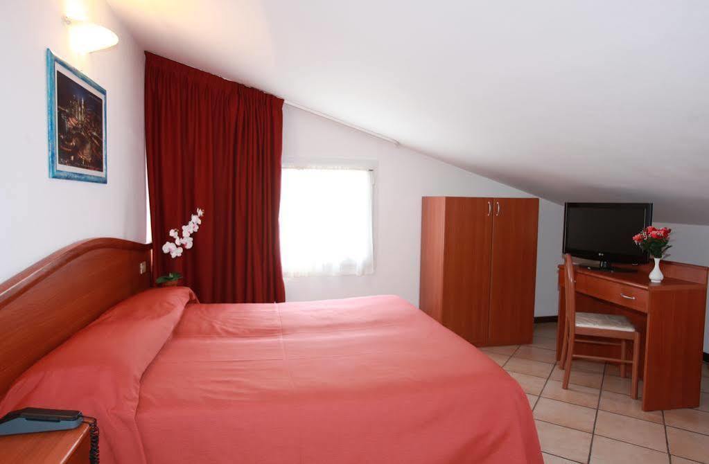 Hotel Storione Лидо ди Йезоло Екстериор снимка