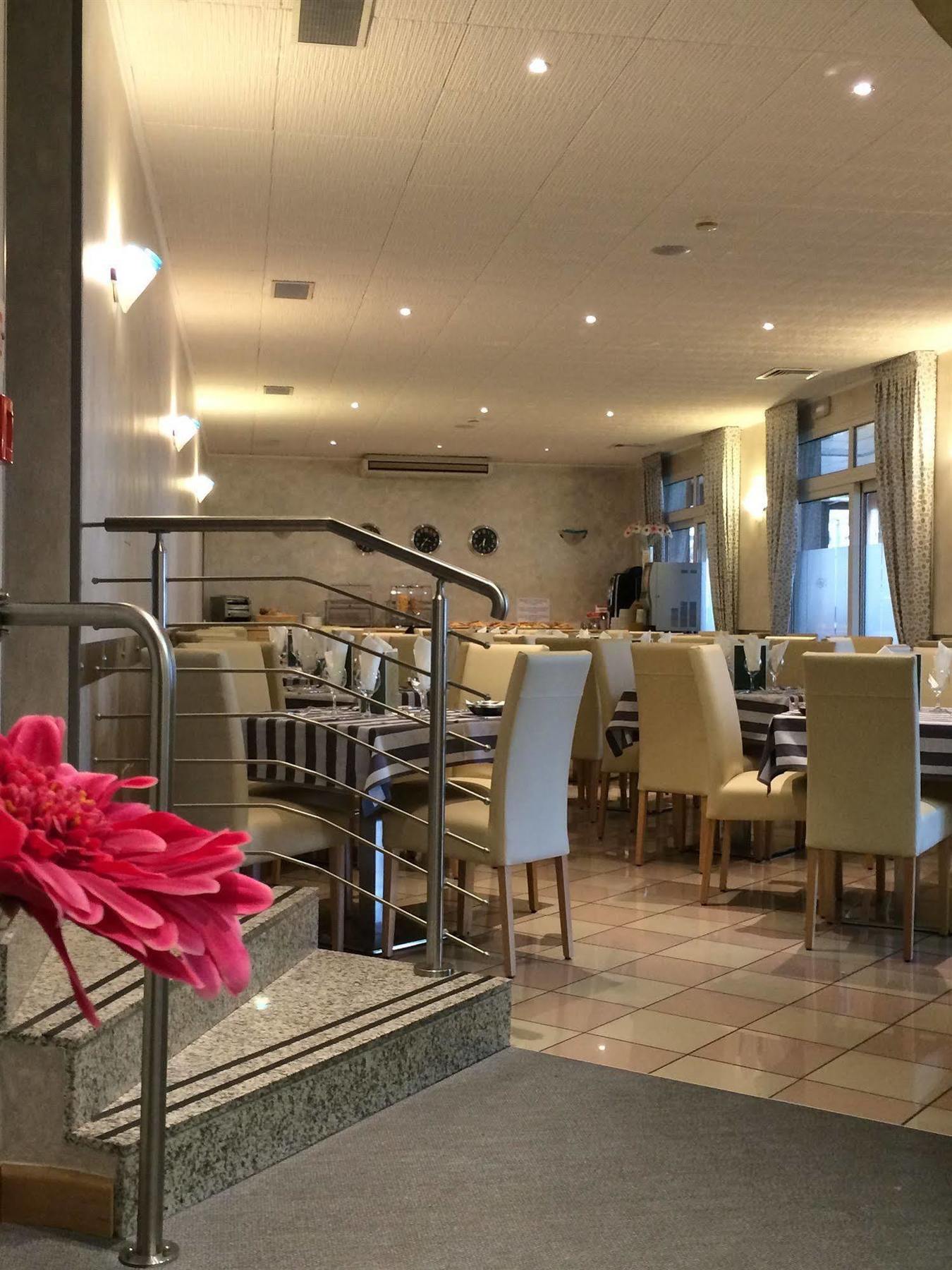 Hotel Storione Лидо ди Йезоло Екстериор снимка