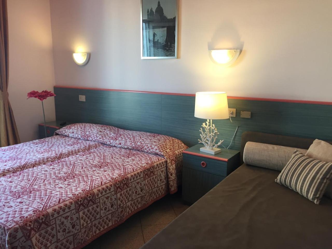 Hotel Storione Лидо ди Йезоло Екстериор снимка