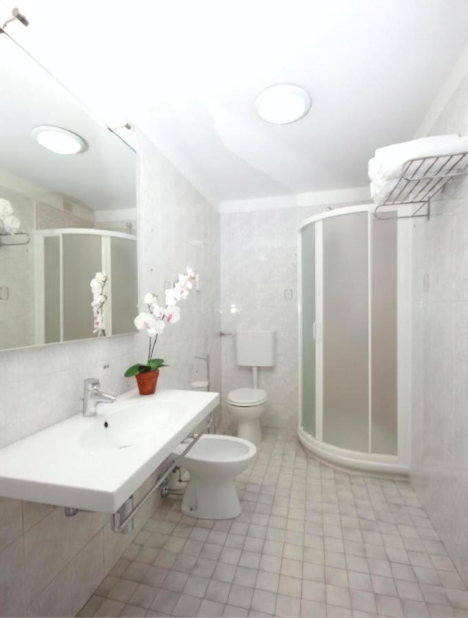 Hotel Storione Лидо ди Йезоло Екстериор снимка